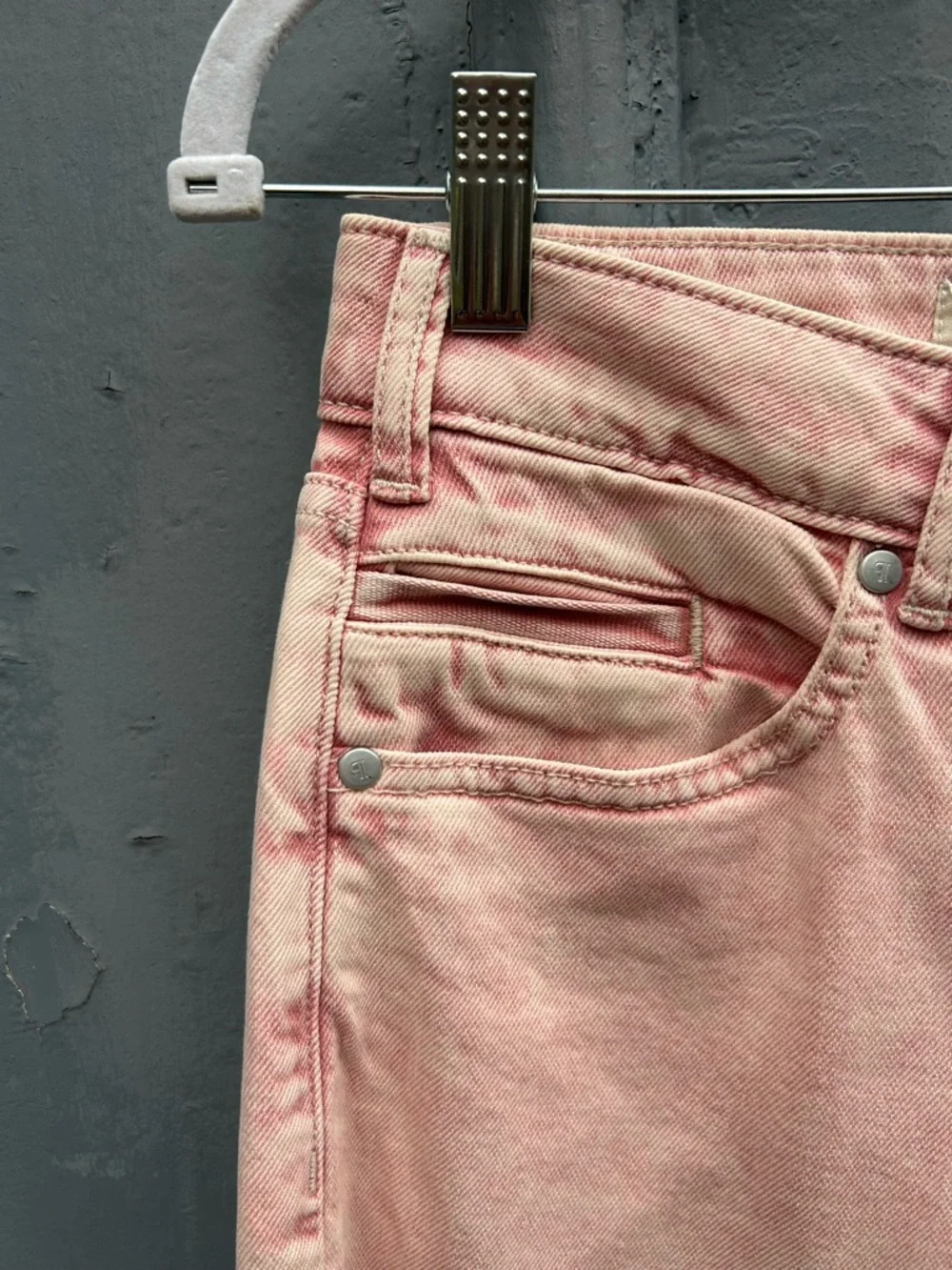 Pilcro Pink Cuffed Oversized High-Rise Wide-Leg Jeans, size 26 - Picture 7 of 13